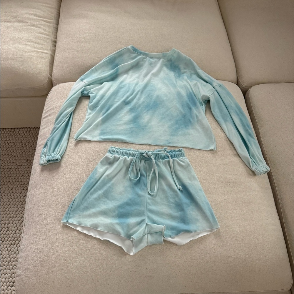 Women's Blue Tie Dye Pajama Lounge Set Medium Long Sleeve + Shorts NWOT - Picture 4 of 5